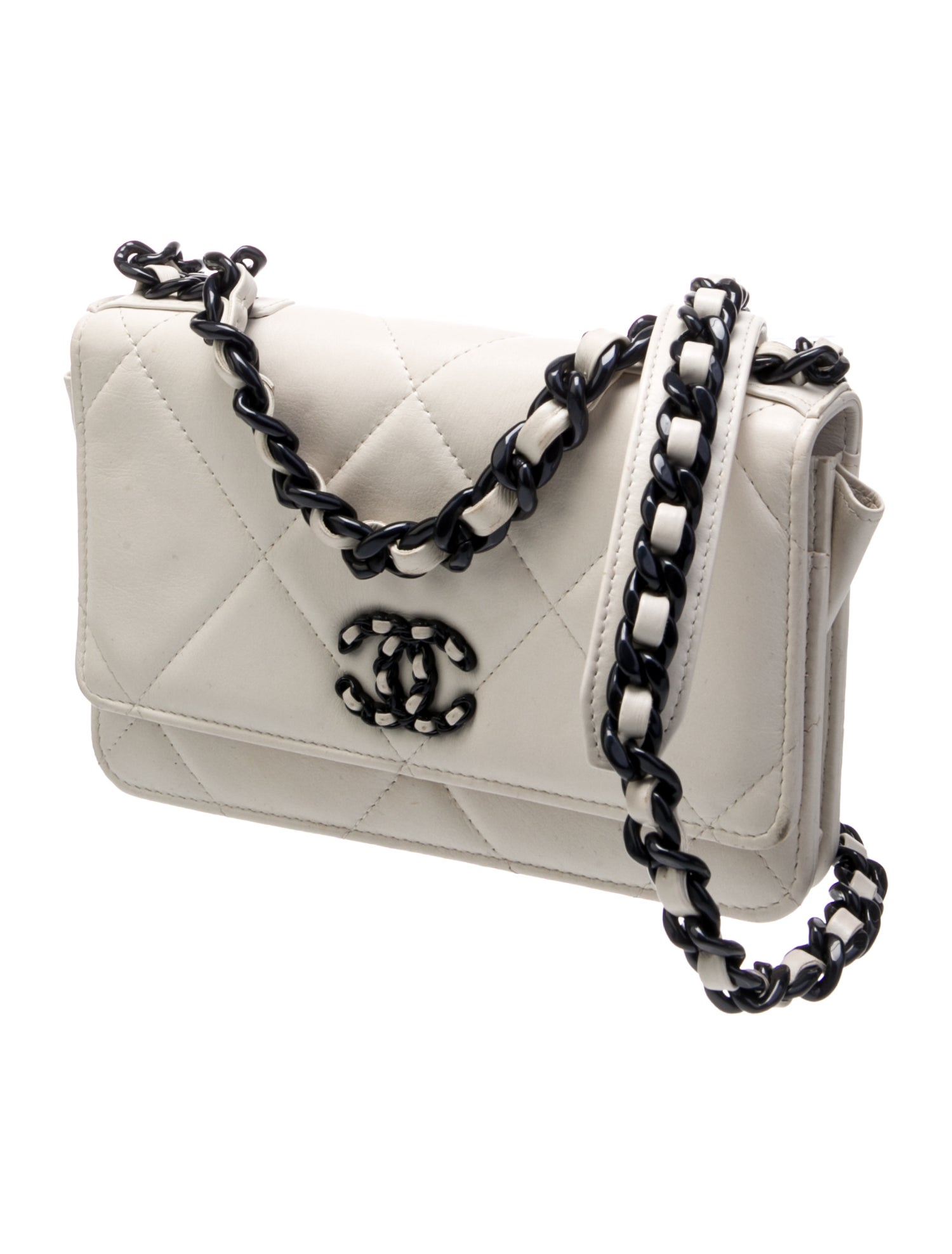 Chanel 19 Wallet On Chain